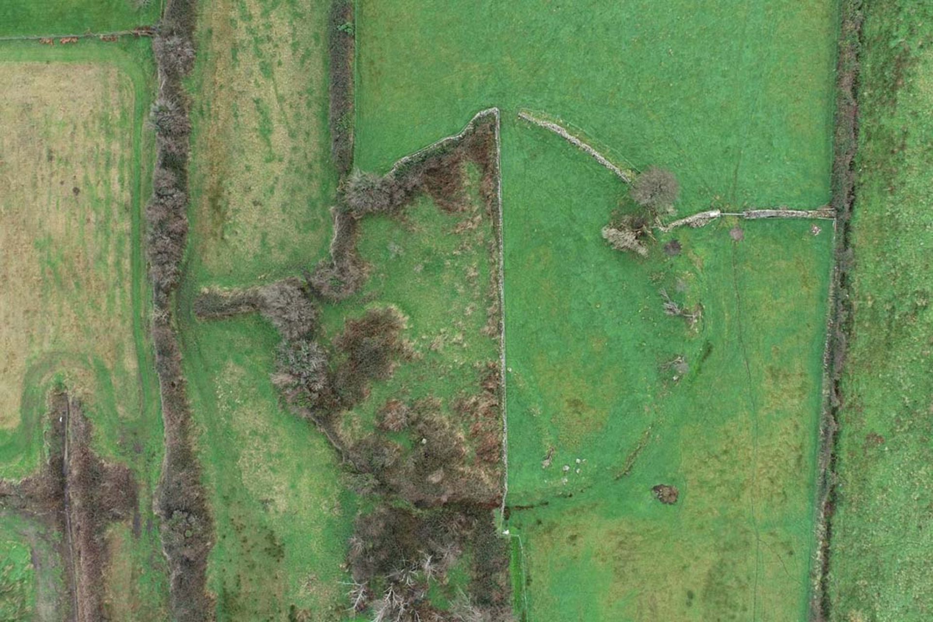 نمای از بالا تپه‌های ایرلند