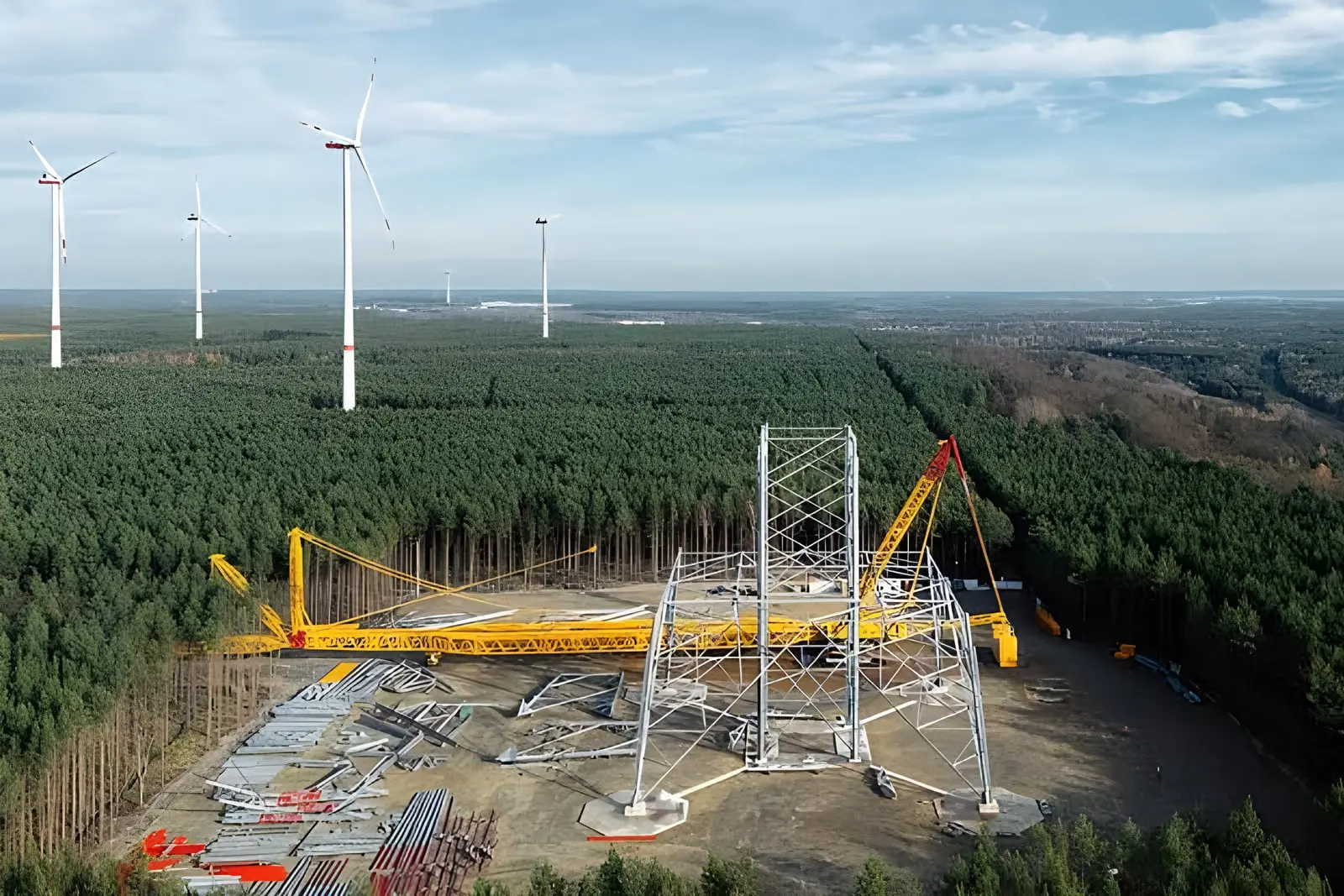 ساختگاه توربین بادی (Wind Turbine) با ارتفاع ۳۶۵ متر در جنگل‌های آلمان