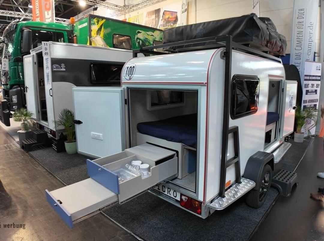 میکروکاروان (Micro Caravan) آلمانی با کابین خواب و کشوهای باز شده