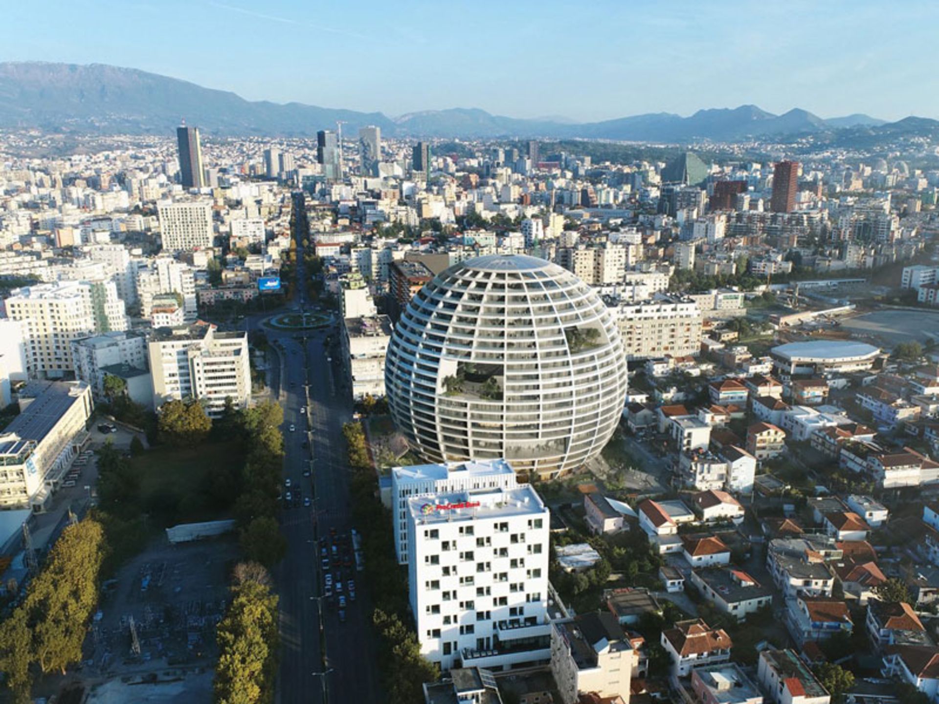 نمای هوایی از کره درخشان آلبانی