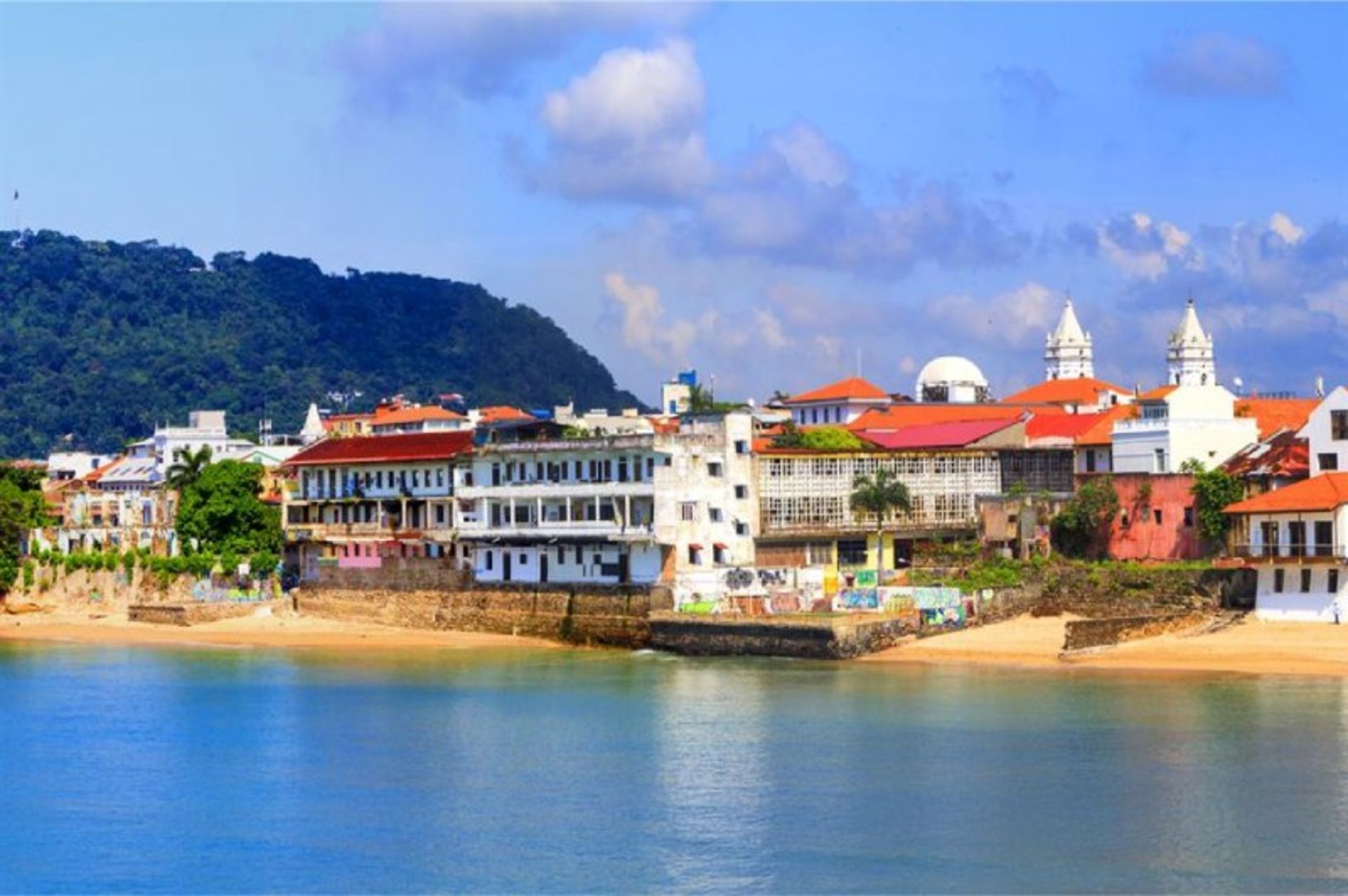 ساحل پاناما سیتی و ساختمان های اطراف آن