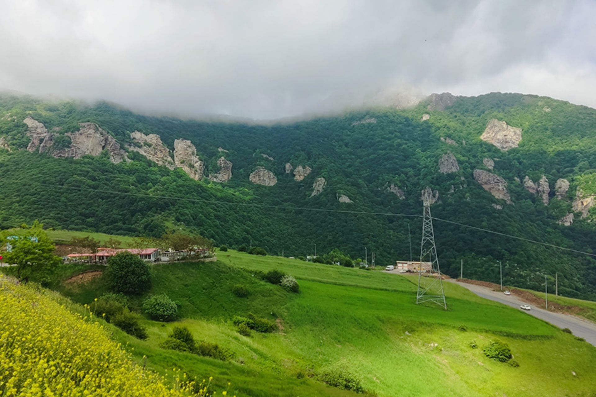 دشت و دامنه های سرسبز گردنه حیران