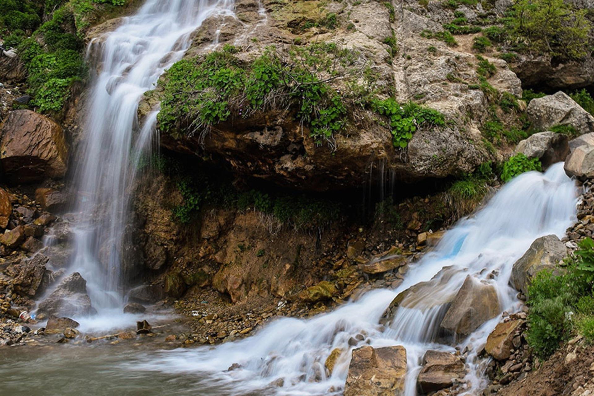 جویبار و آبشارهای روستای جواهرده