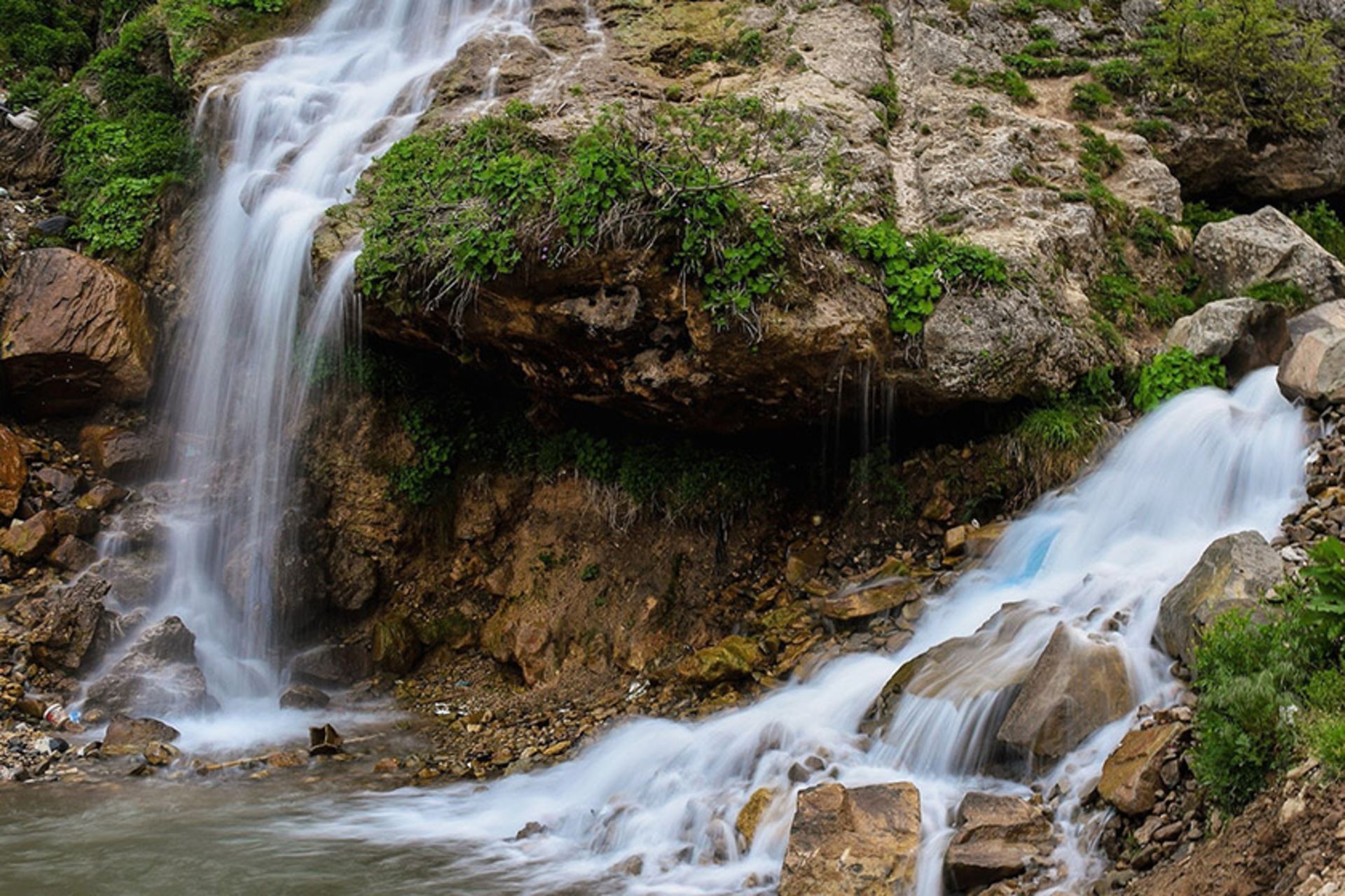 جویبار و آبشارهای روستای جواهرده