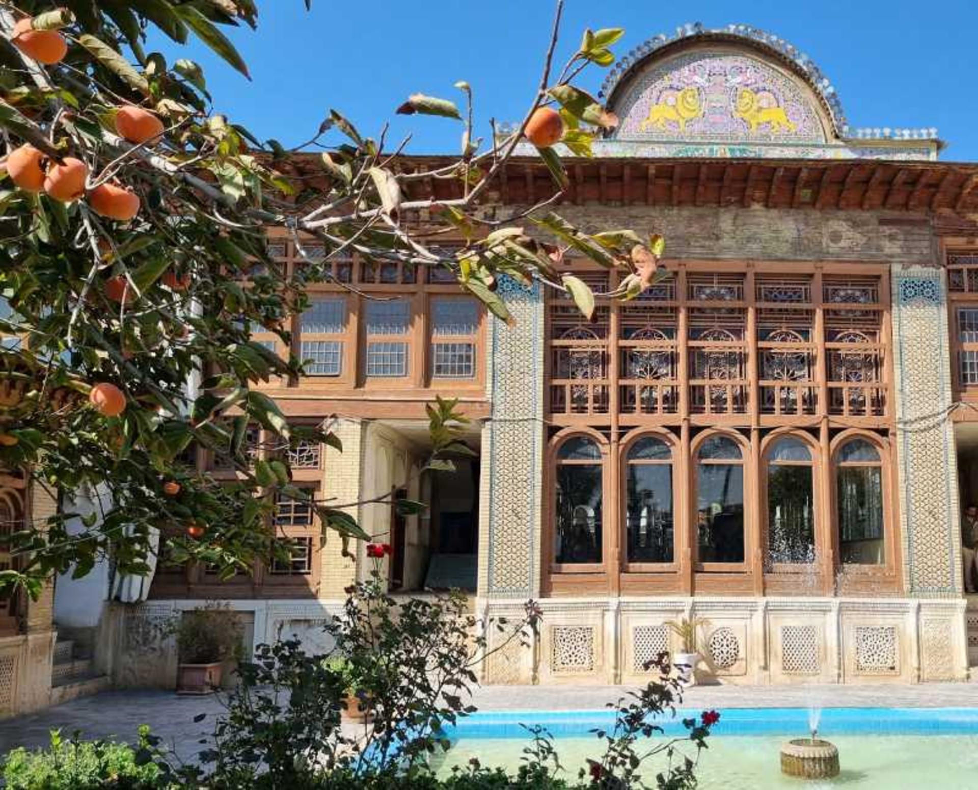 خانه زینت الملک شیراز در پاییز