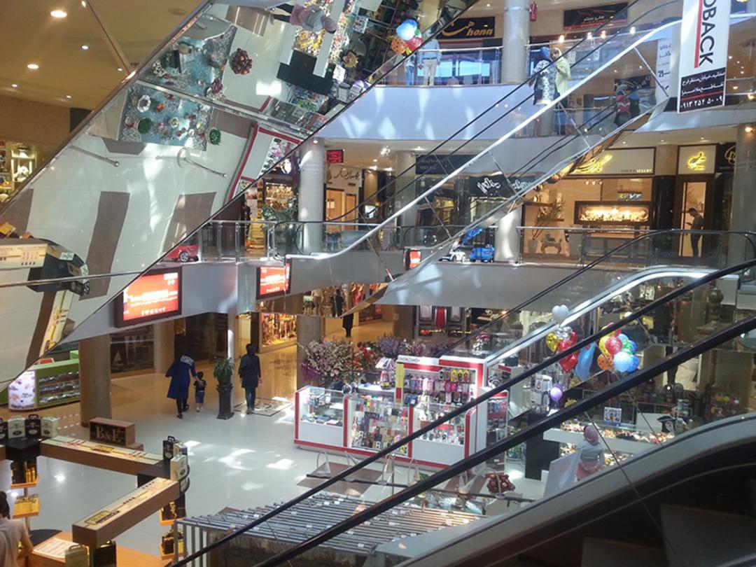 طبقات مختلف مرکز خرید آریا یزد
