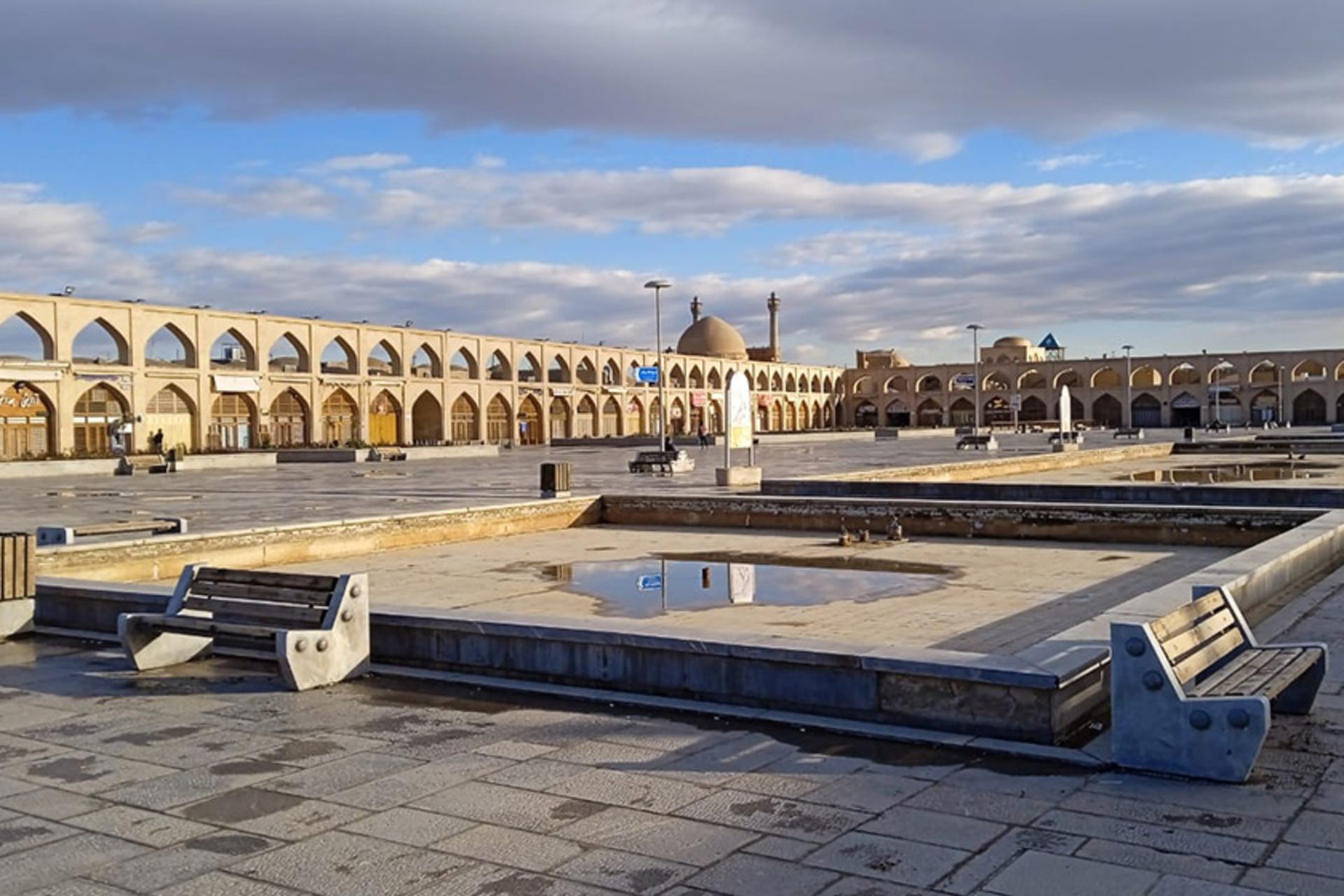 حوض وسظ سبزه میدان اصفهان