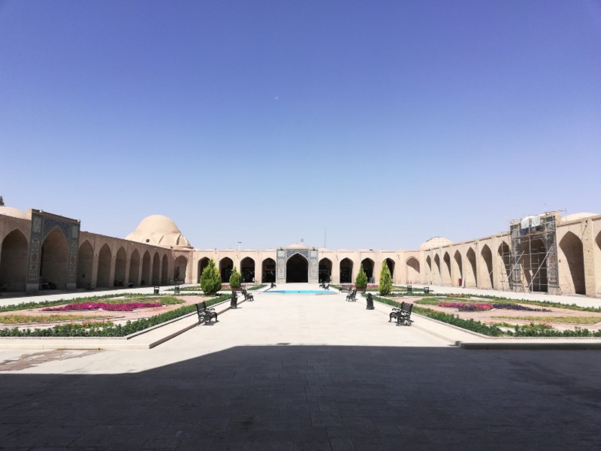 ساختمان های اطراف میدان گنجعلی‌ خان کرمان