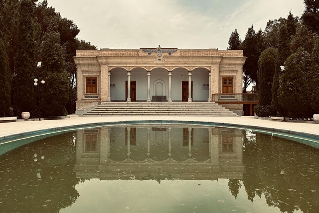 محوطه و حوض آب آتشکده زرتشتیان یزد