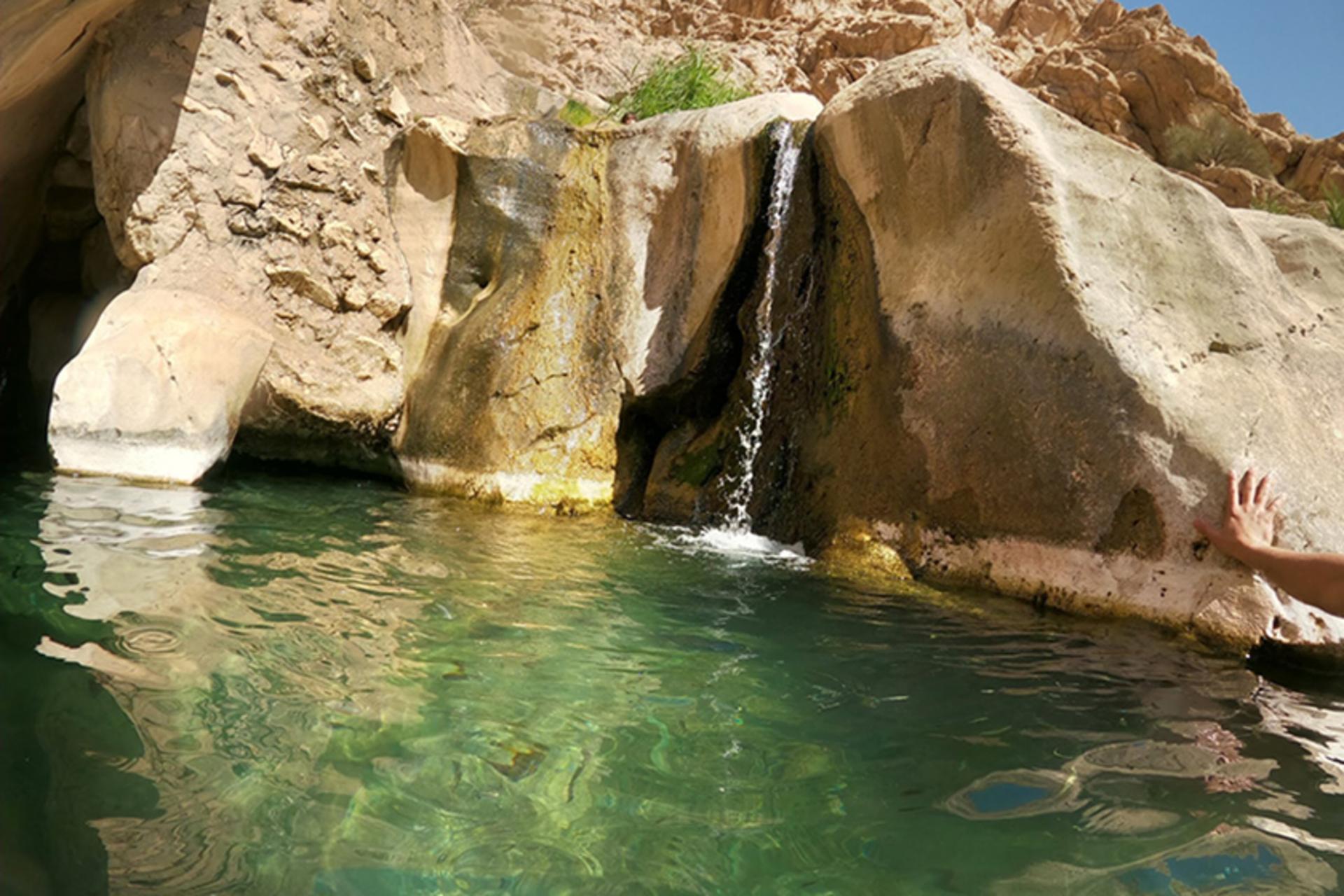 حوضچه های آب زلال در تخت عروس روستای ازمیغان