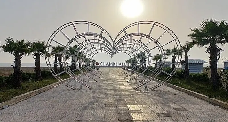 نمایی از المان اسم شهر چمخاله