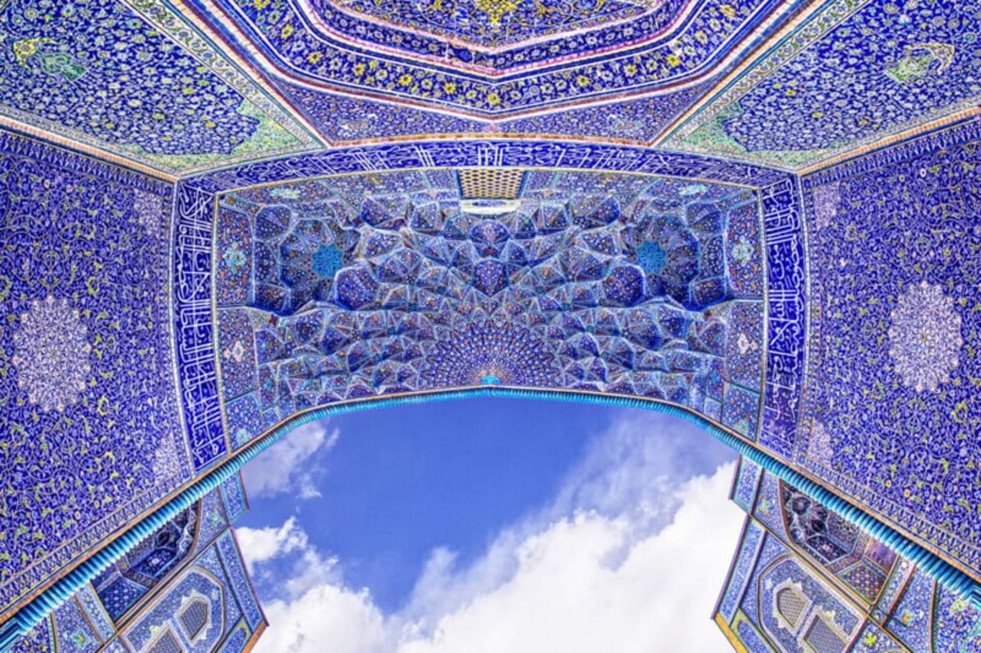 کاشیکاری مسجد شیخ لطف الله در اصفهان