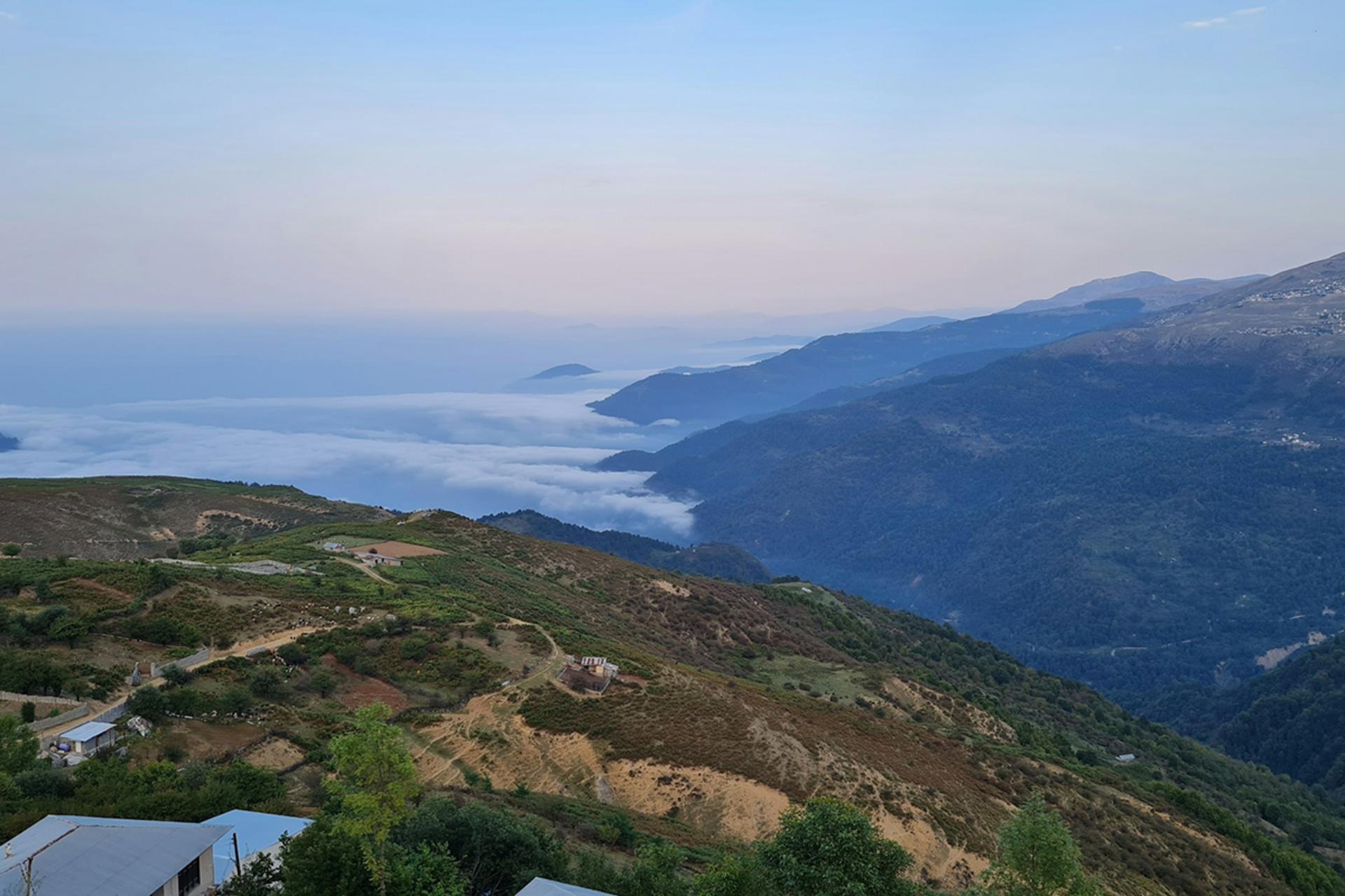 روستای فیلبند در کنار دریای ابر شمال