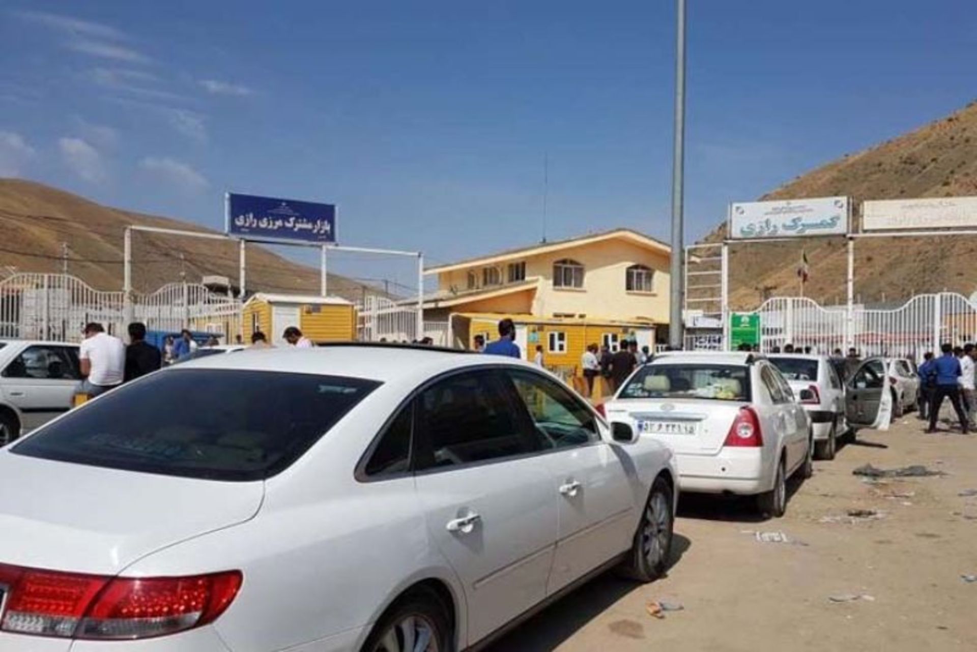 ترافیک خودرو در مرز رازی
