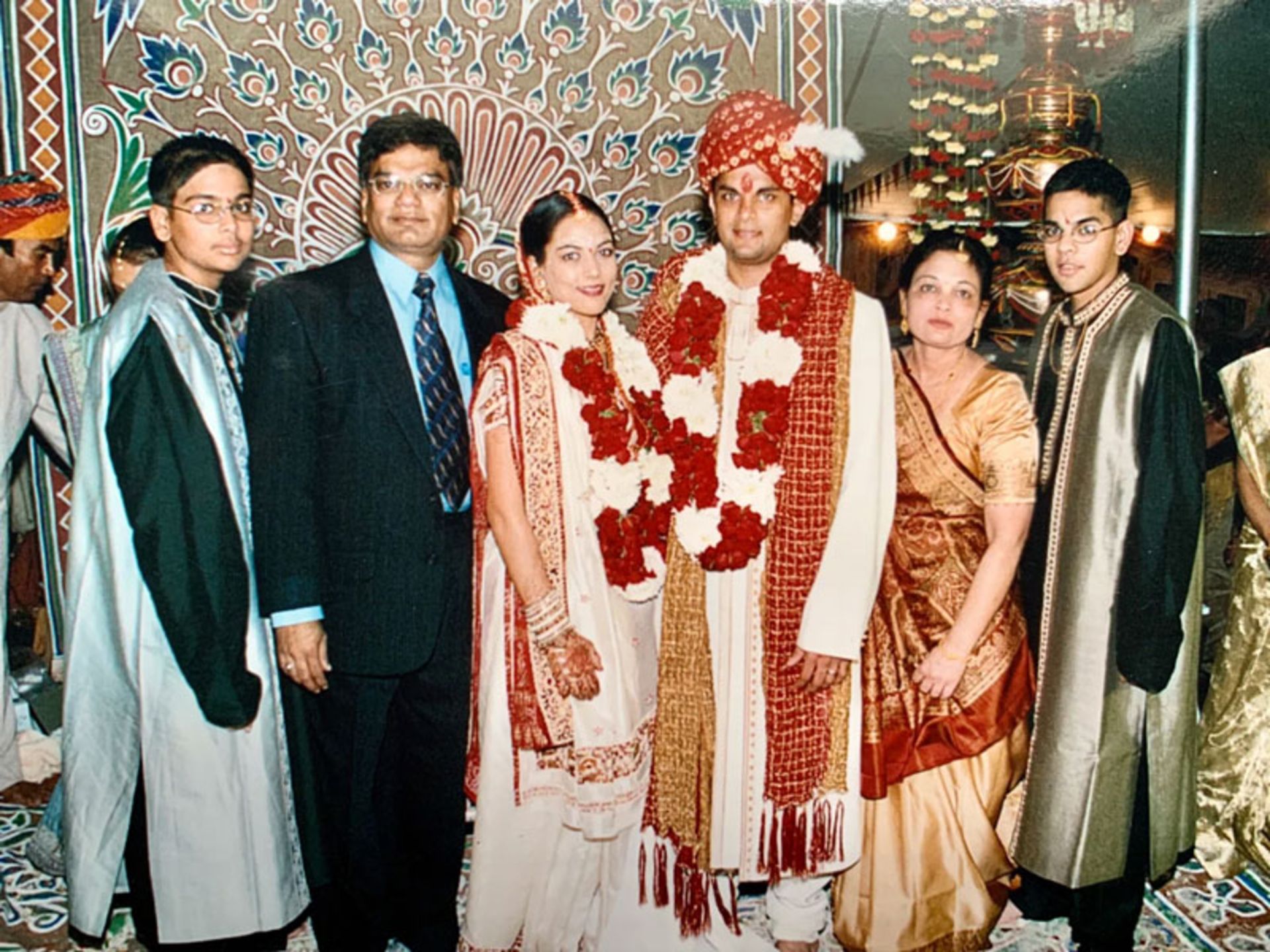 عکس عروسی سنتی هندی از بیجال پاتل و خانواده 