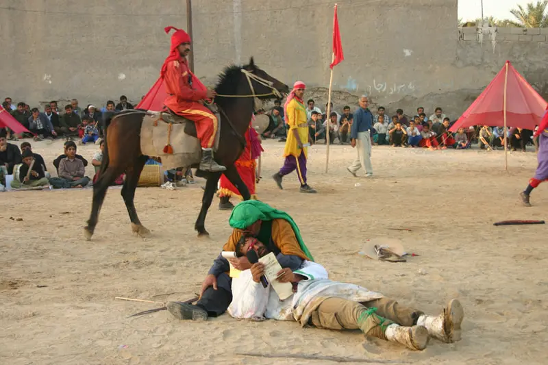 صحنه نمادین وداع حضرت علی‌اکبر با امام حسین (ع)