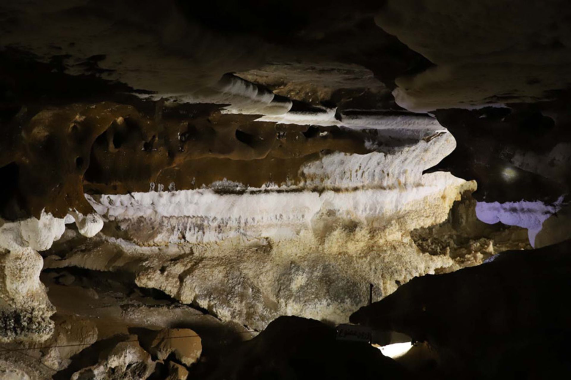 نمای داخلی غار کتله خور