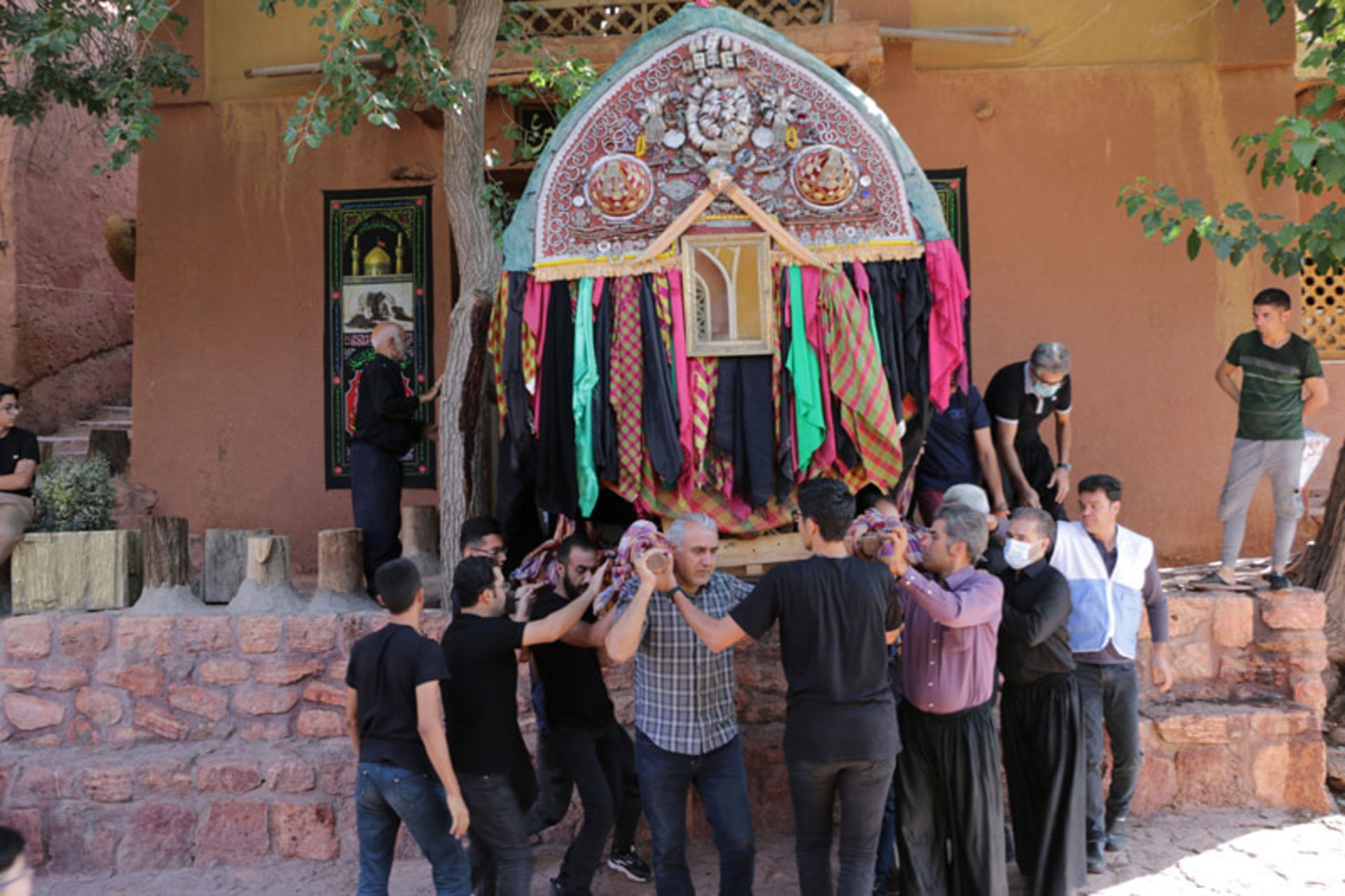 خروج نخل از مسجد ابیانه