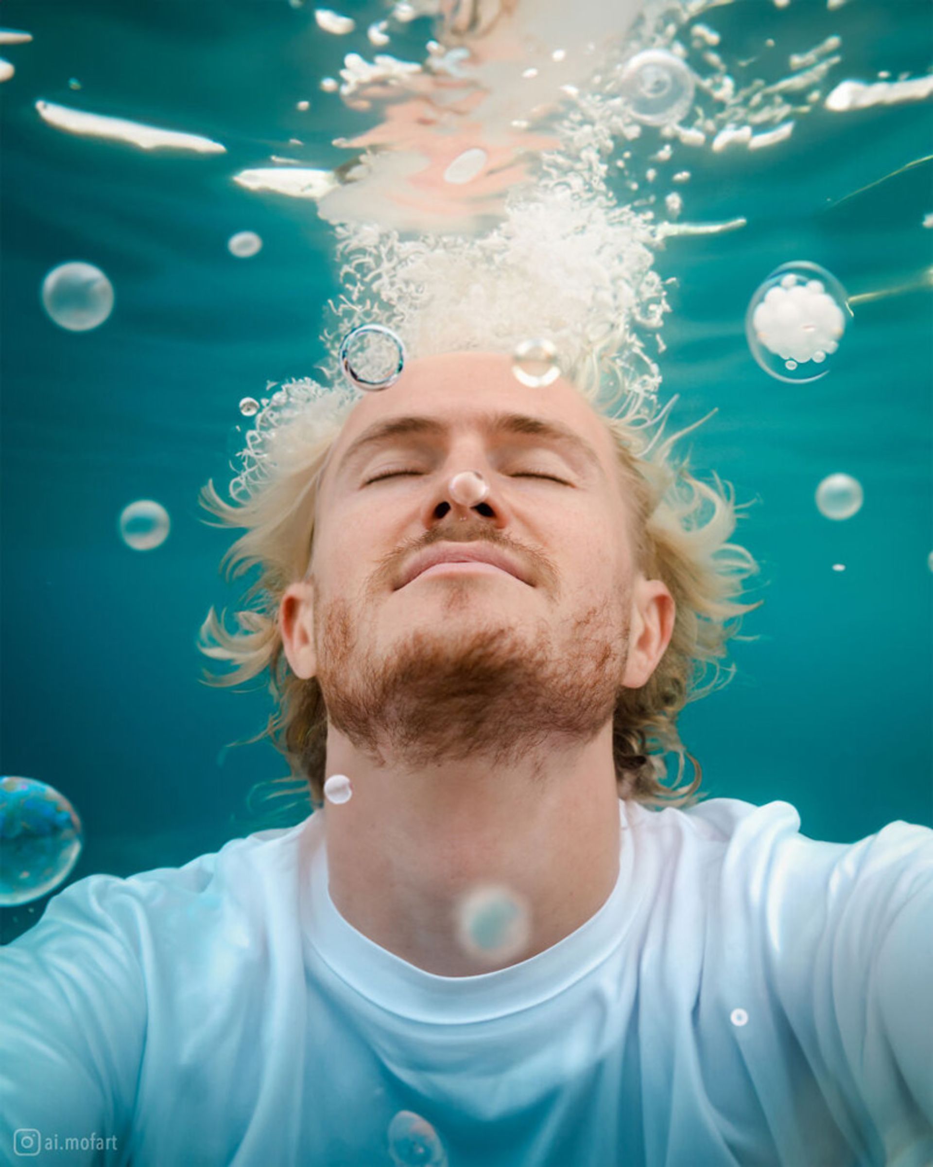 پرتره مردی در آب