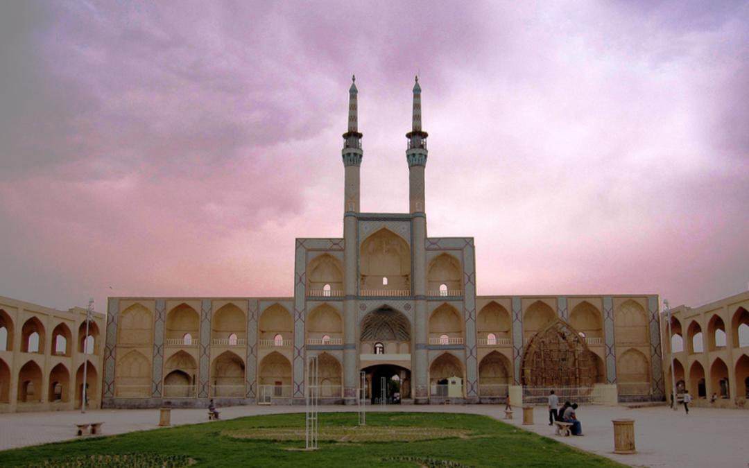 نمایی از میدان امیرچخماق یزد