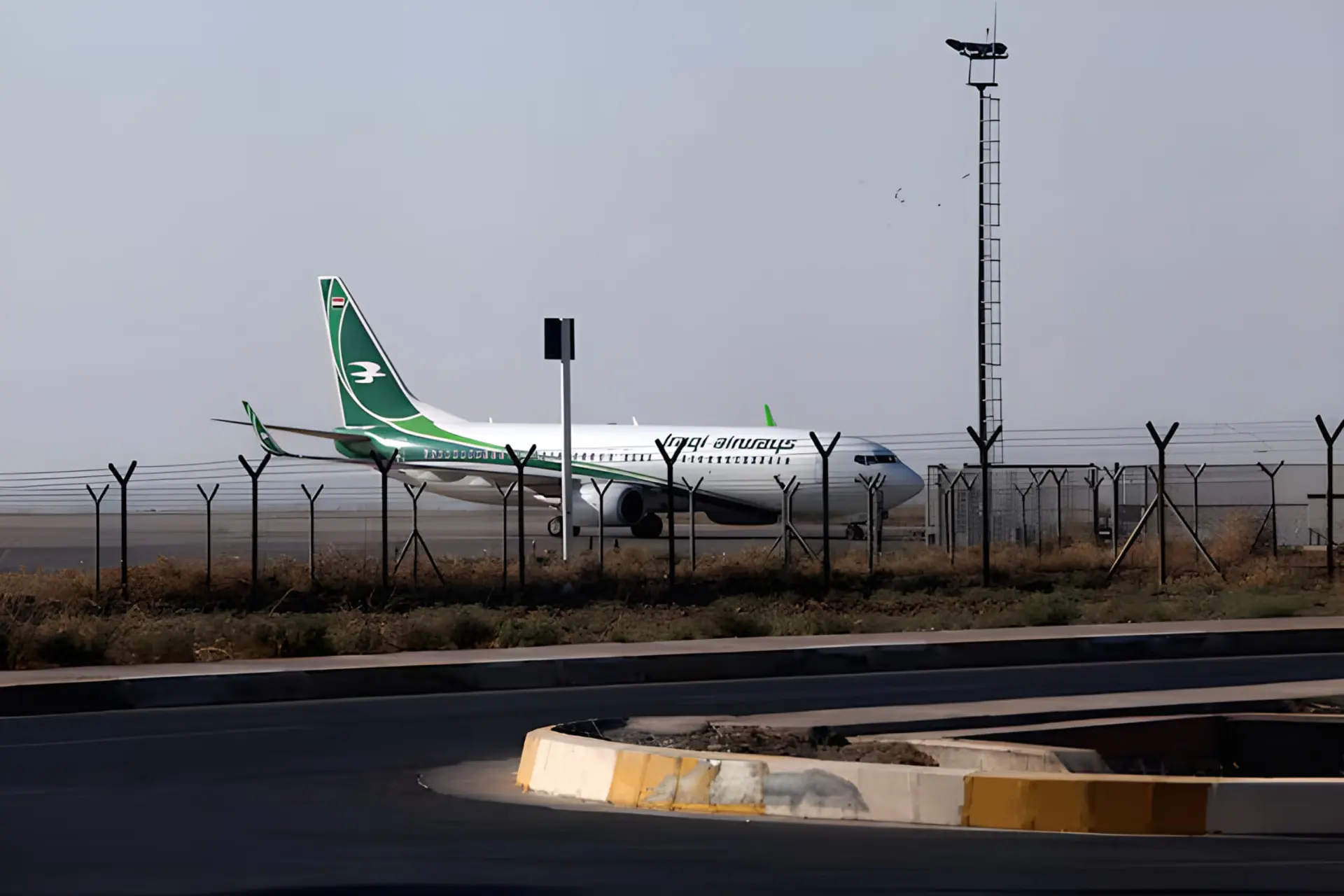هواپیمای ایرلاین‌های ایرانی (Iraqi Airways) در باند فرودگاه