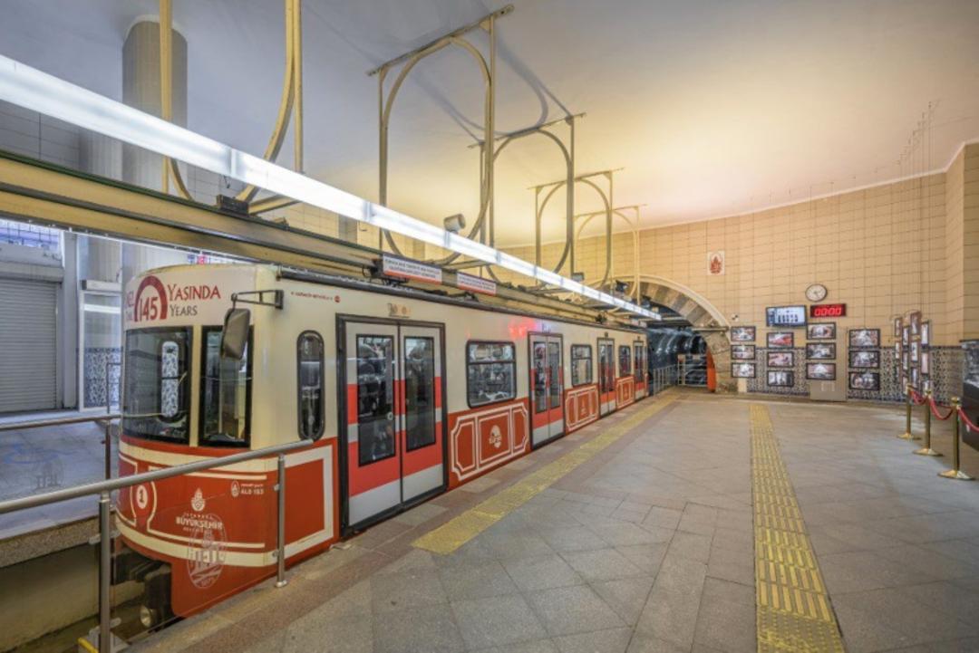 فضای داخل تونل مترو استانبول