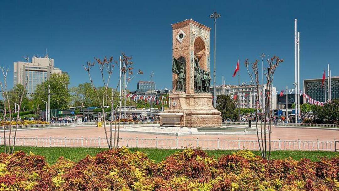نمایی از میدان تکسیم ترکیه