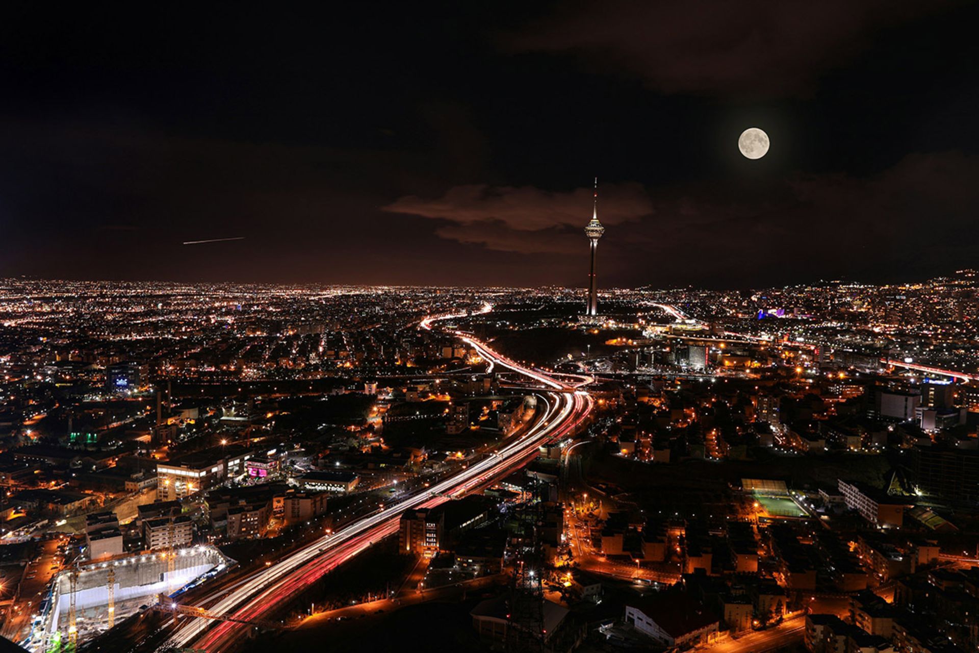 چشم انداز شهر تهران در شب