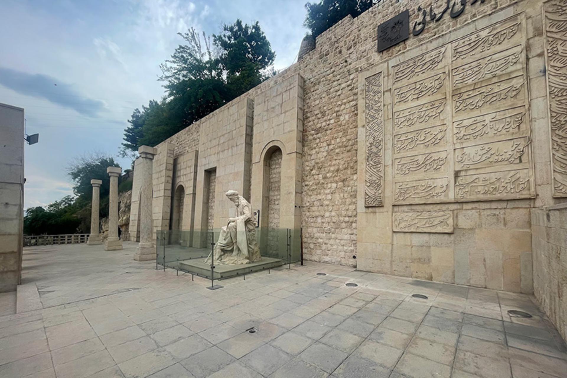 سنگ نگاره های آرامگاه خواجوی کرمانی