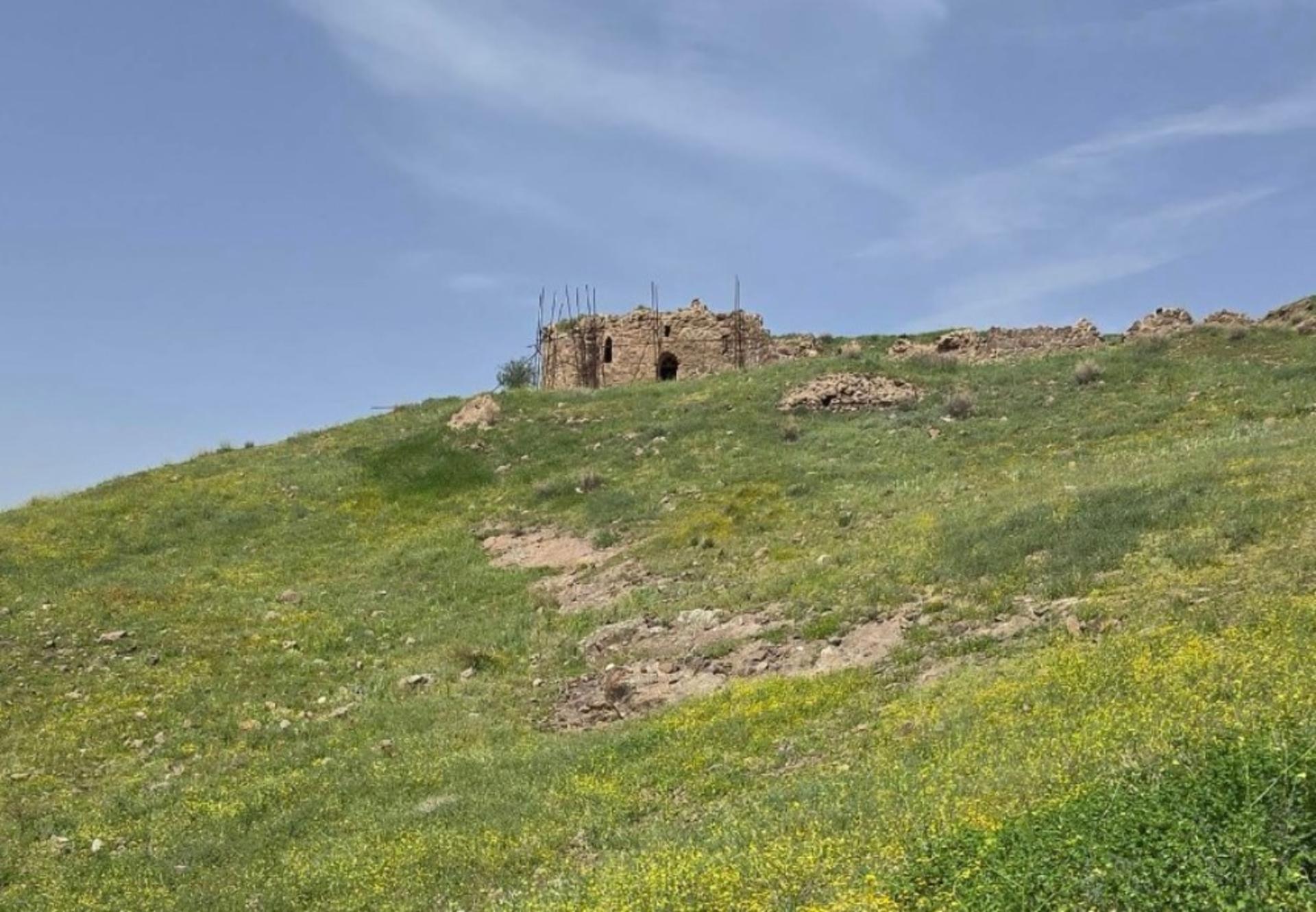 تصویری از قلعه لمبسر