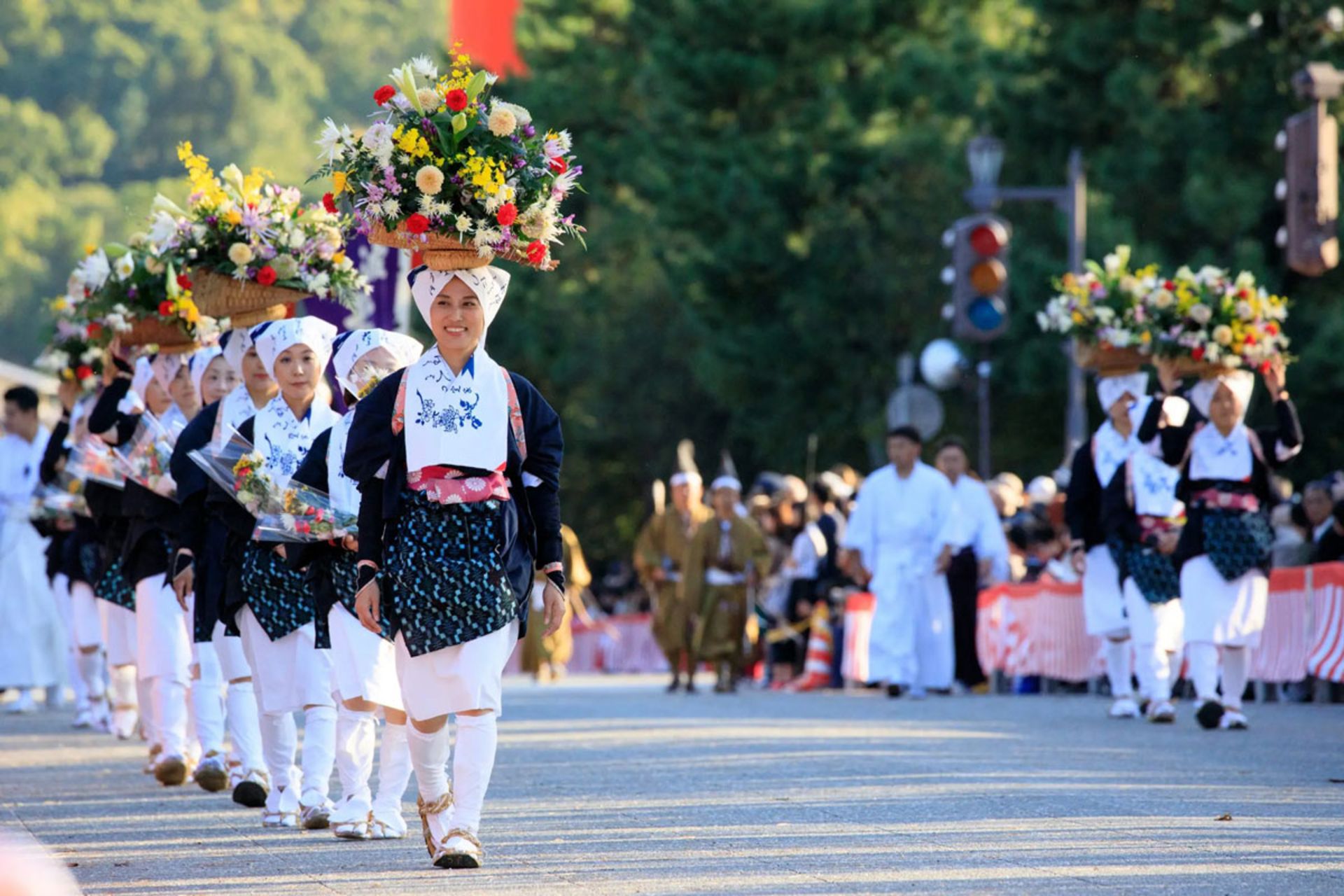 رژه خیابانی با لباس سنتی ژاپنی در جشن جیدای ماتسوری