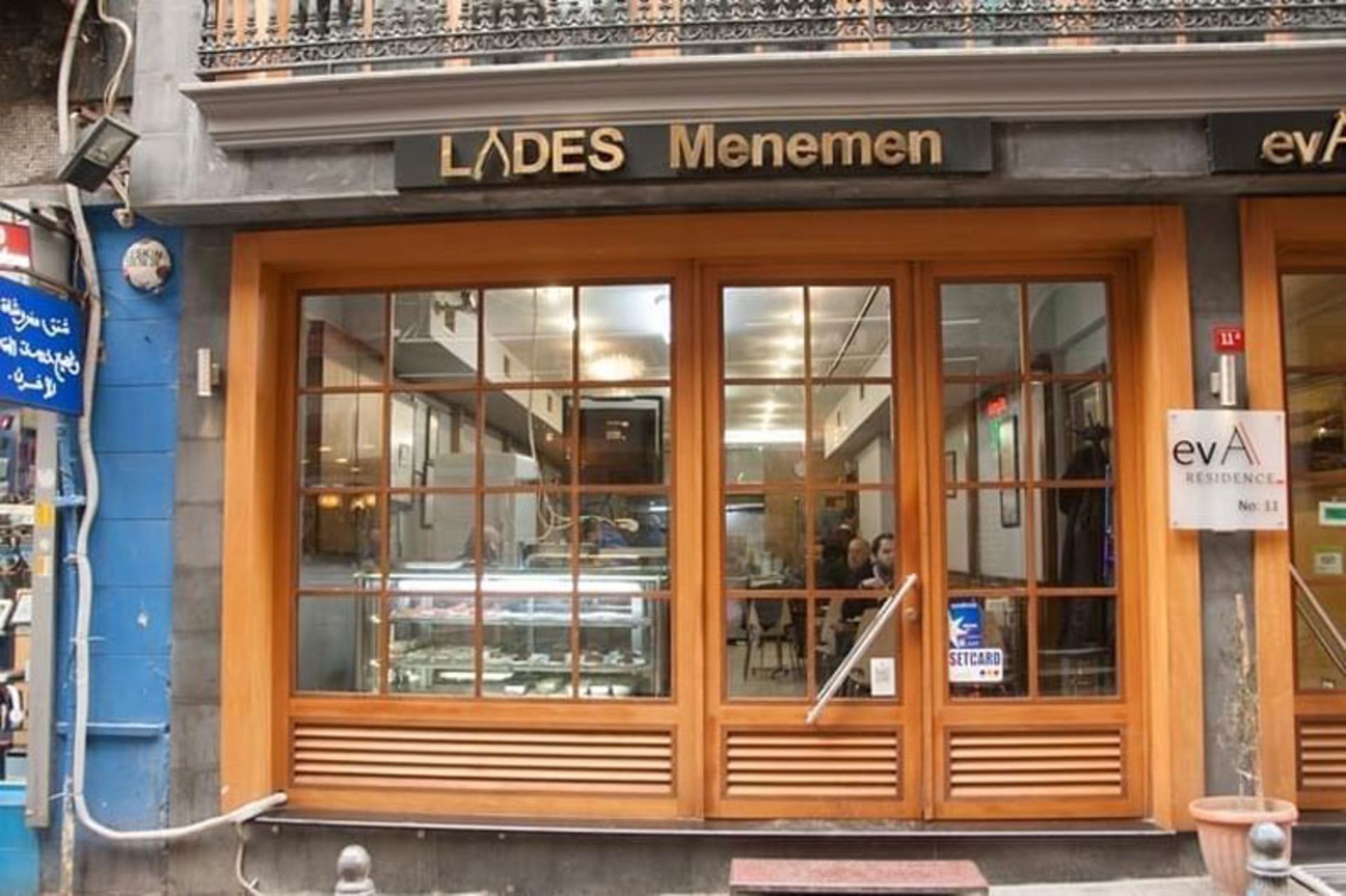 ورودی لادس منمن متخصص در املت ترکی در بی‌اوغلو