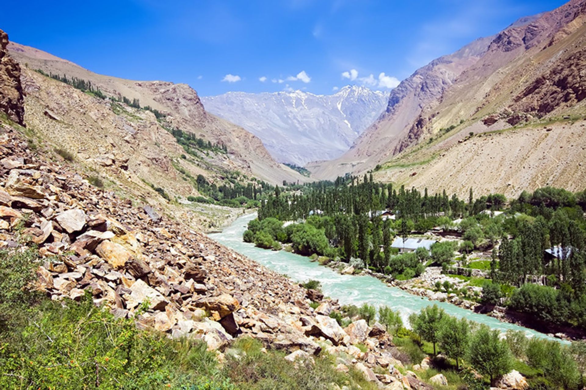 طبیعت زیبای شهر خاروغ تاجیکستان