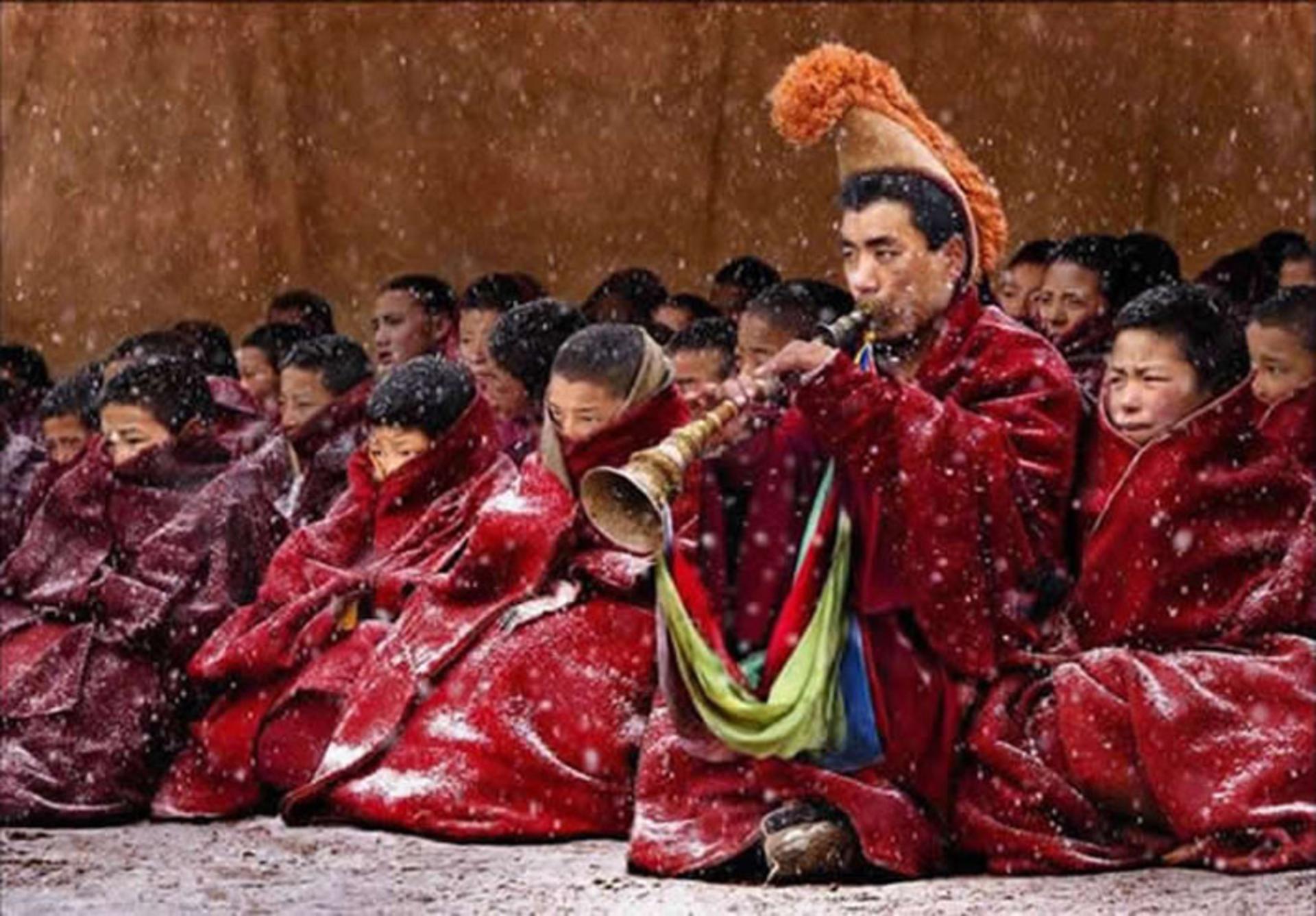 کودکان راهب در مراسم صبحگاه صومعه