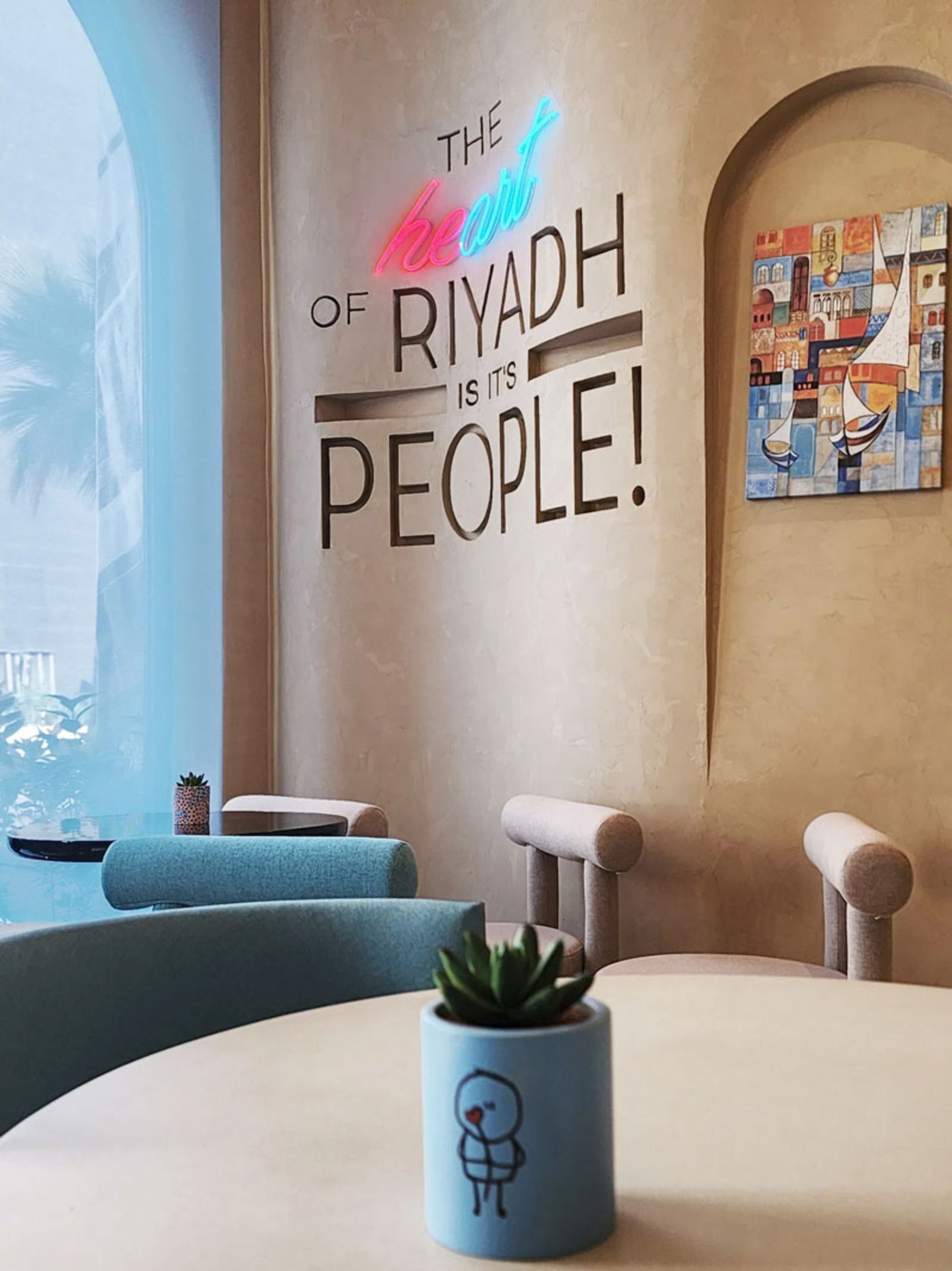 میز و صندلی های کافه کازمو ریاض