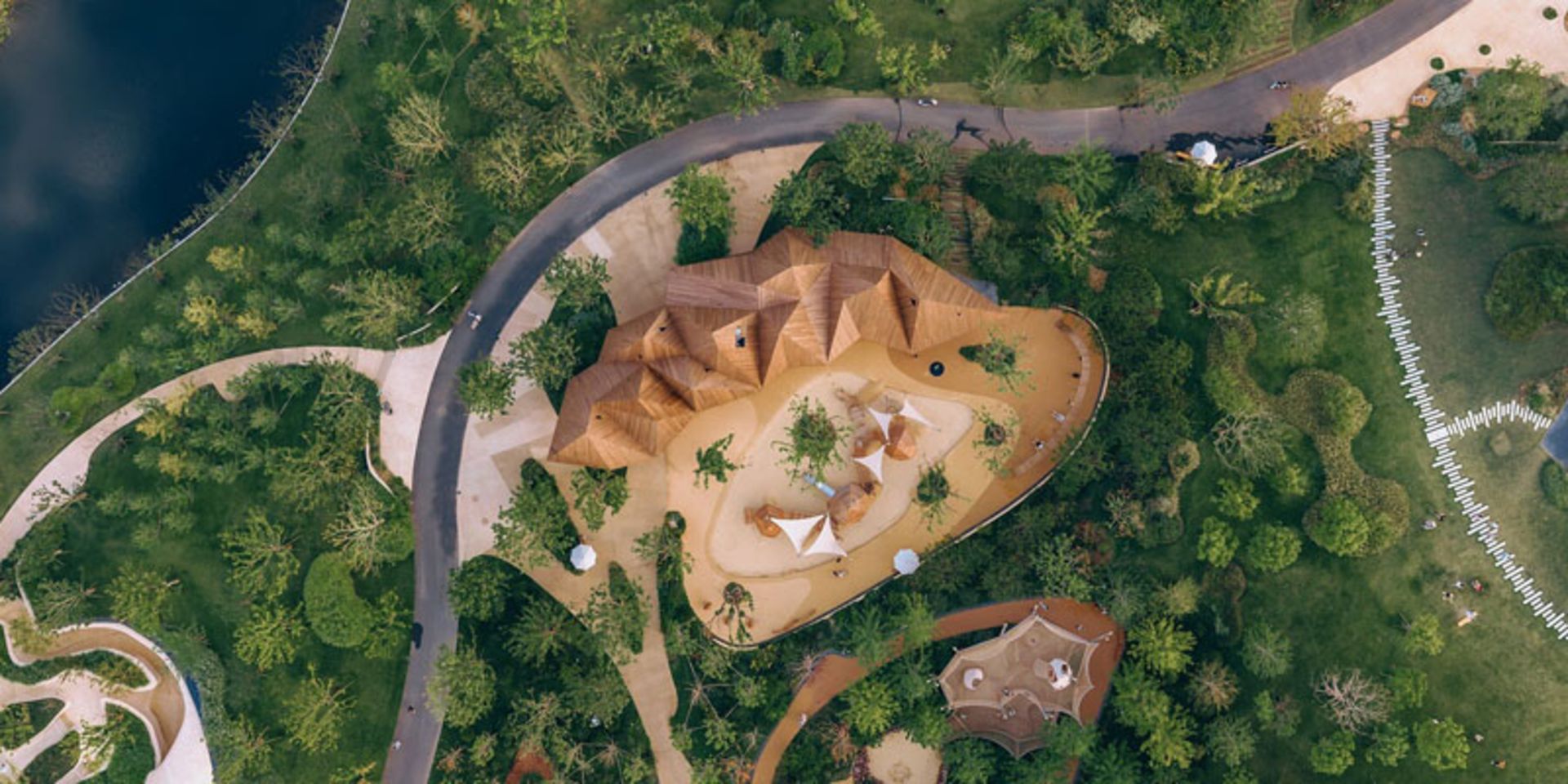 عکس هوایی از رستوران چینی