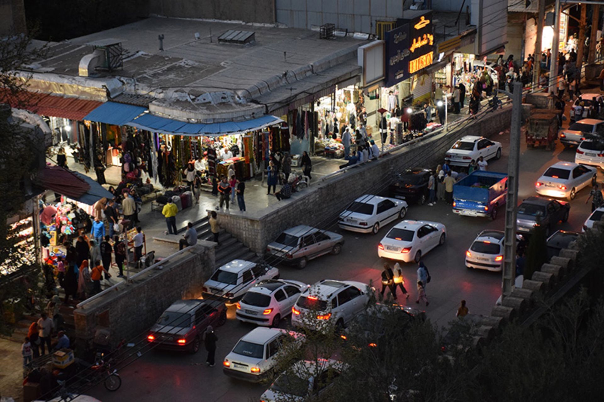 جنب و جوش مردم در بازار قدیم خرم آباد 