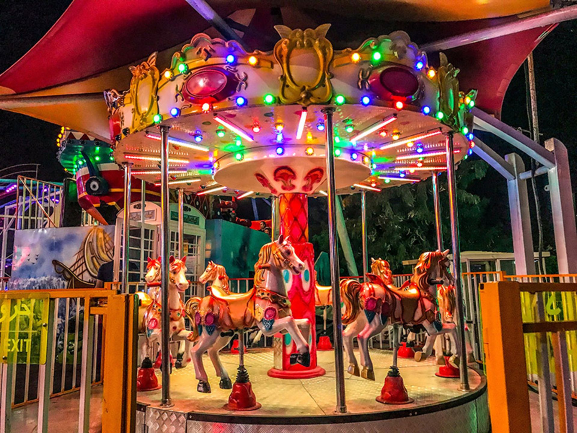 وسایل بازی کودکان در شهربازی برج میلاد (استارلند)