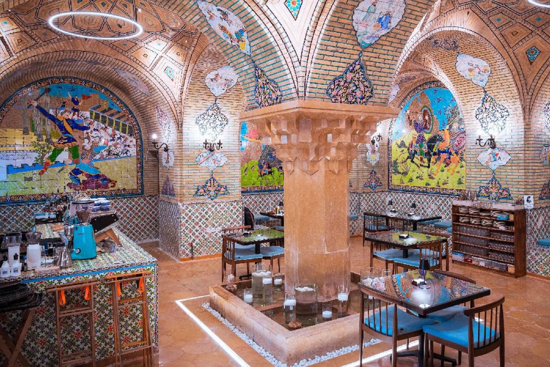 فضای داخلی کافه رستوران آرکانو شیراز