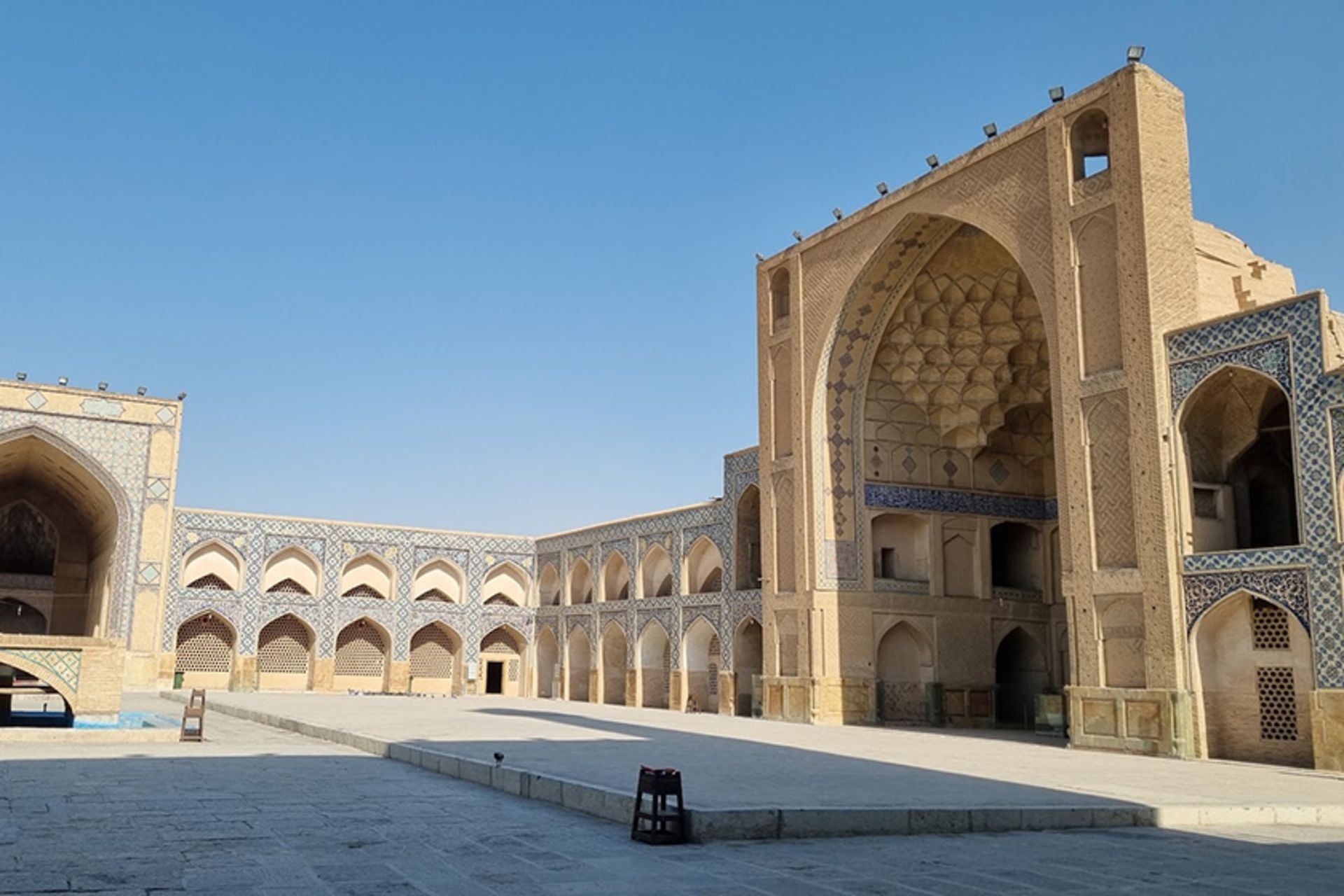 صحن و ایوان مسجد جامع اصفهان
