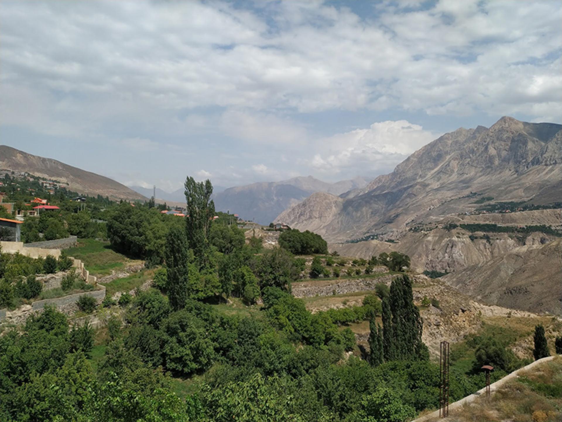 منظره سرسبز و کوهستانی رینه