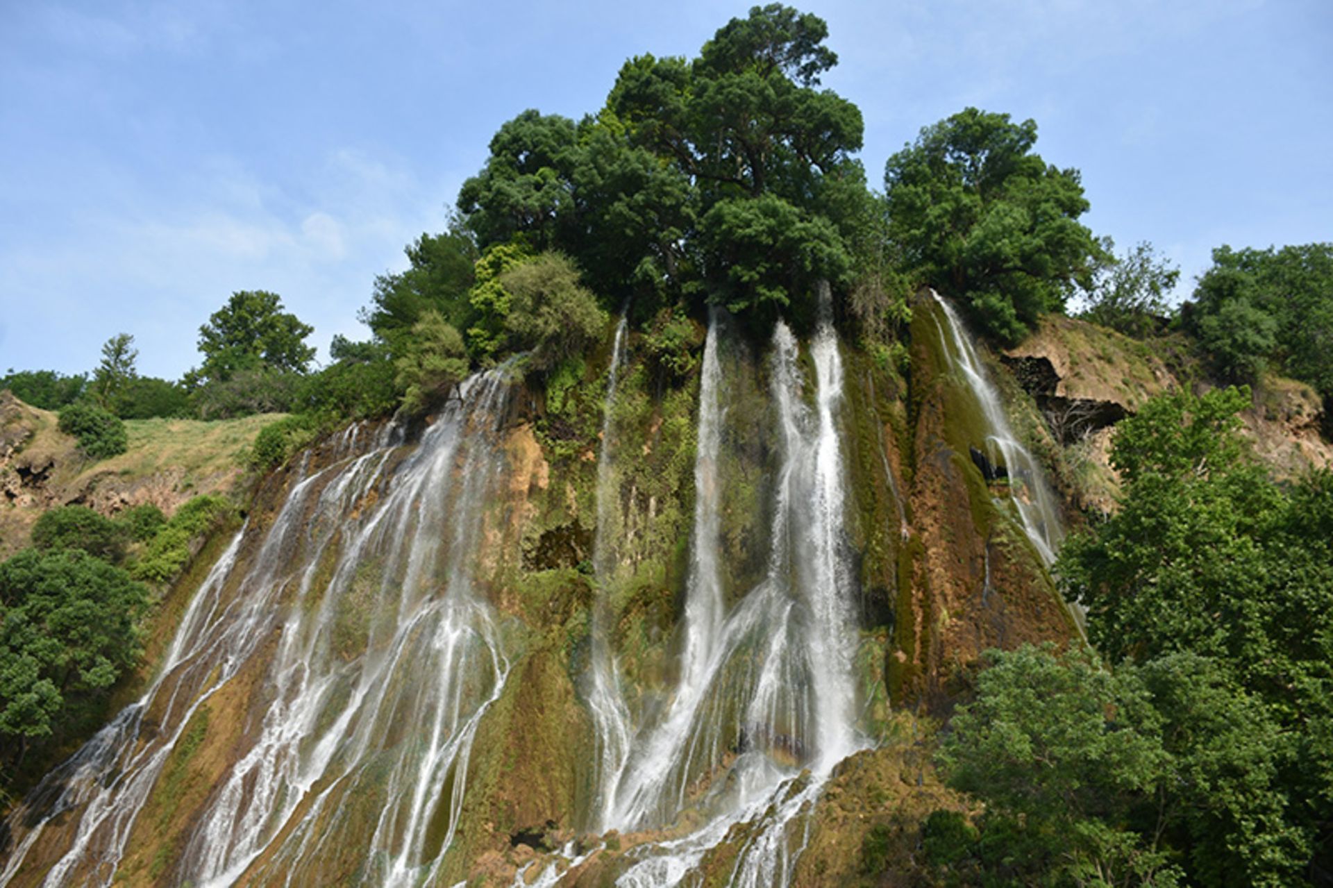 آبشار بیشه لرستان در بهار
