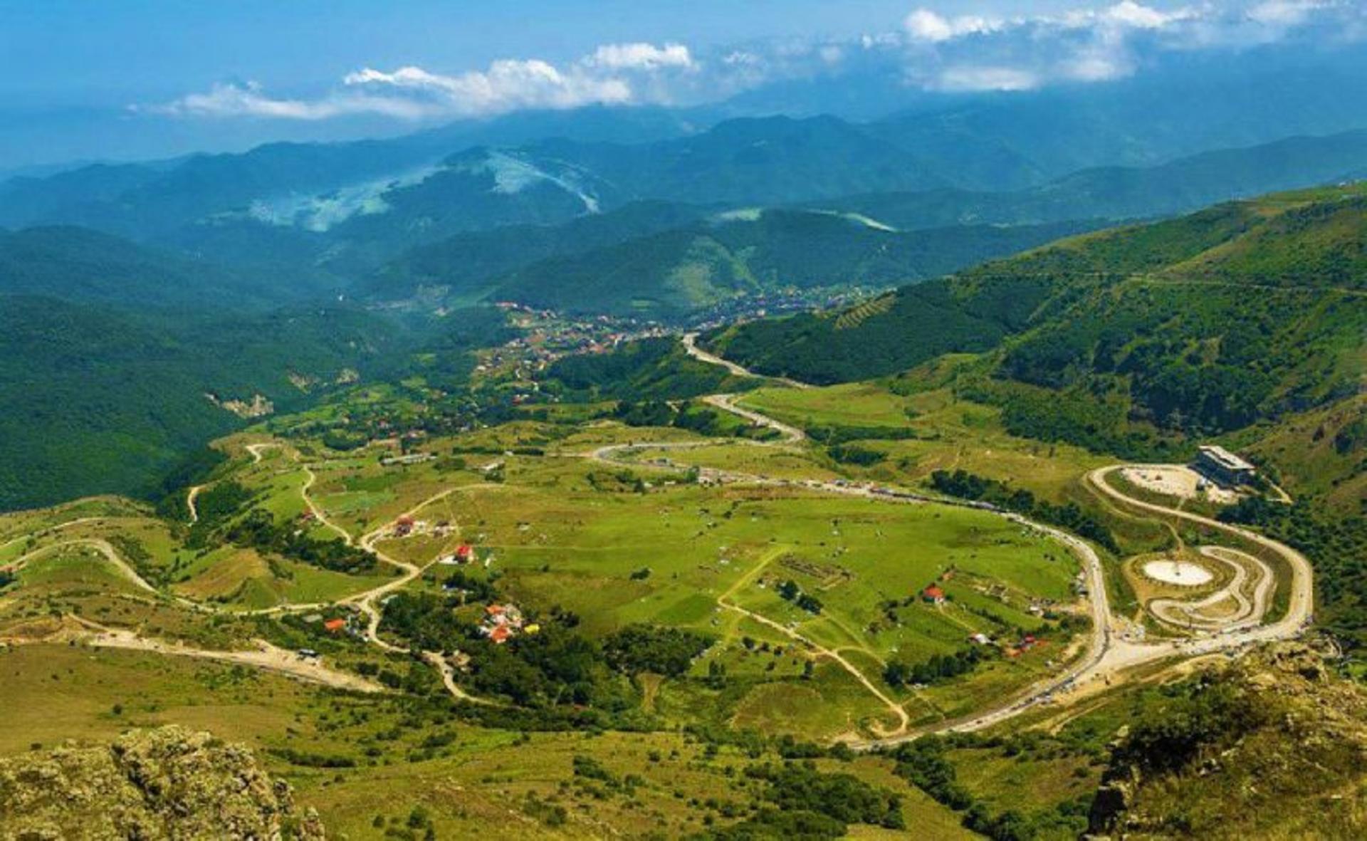 طبیعت گردنه حیران در بهار