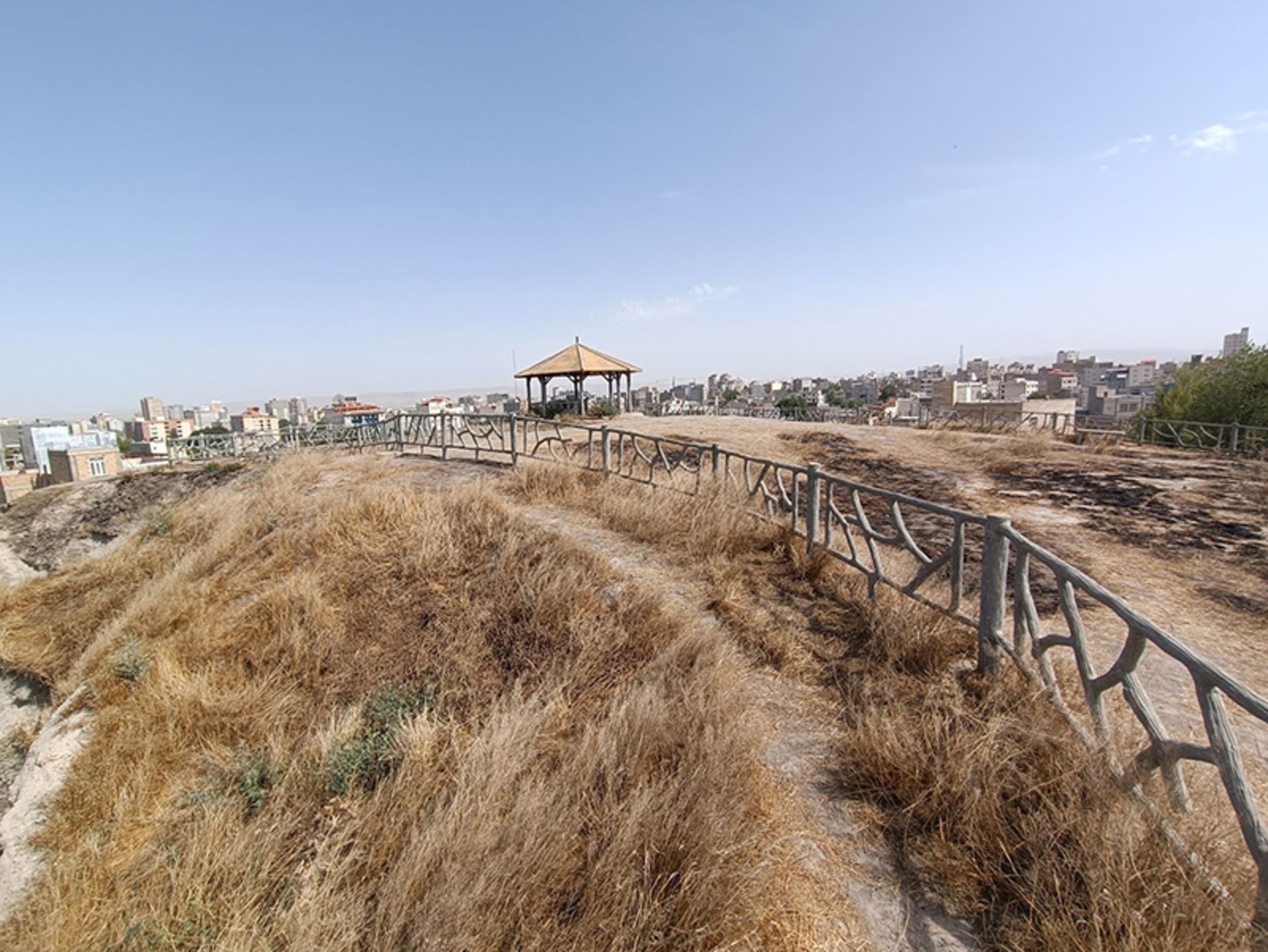 تپه تاریخی آناهیتا در ارتفاعات شهر سرعین