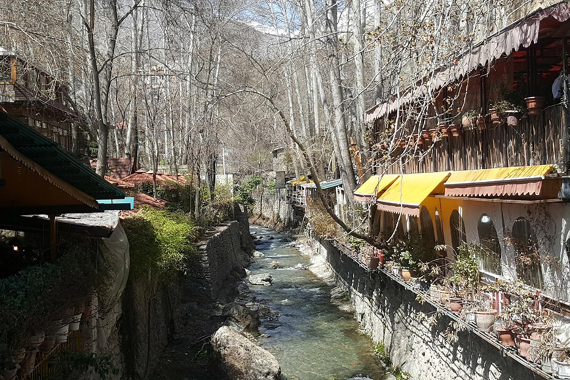 رستوران های حاشیه رودخانه درکه 