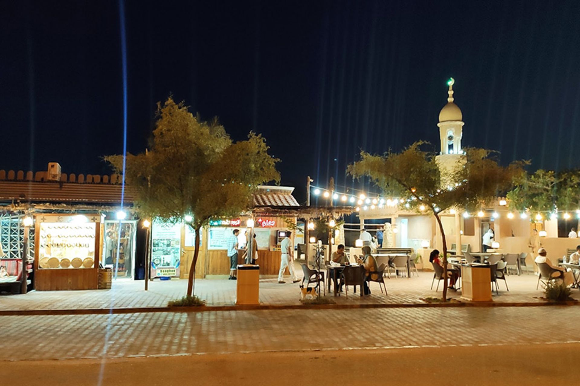 زندگی شبانه در روستای باغو کیش 