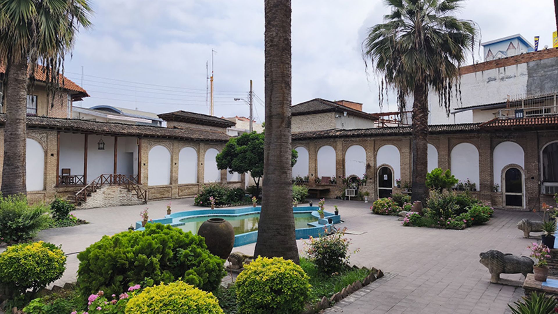 حیاط خانه کلبادی شهر ساری