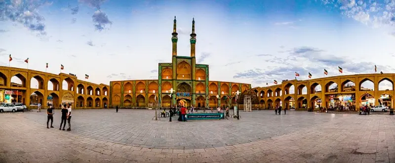 میدان امیر چخماق یزد و بناهای اطراف آن