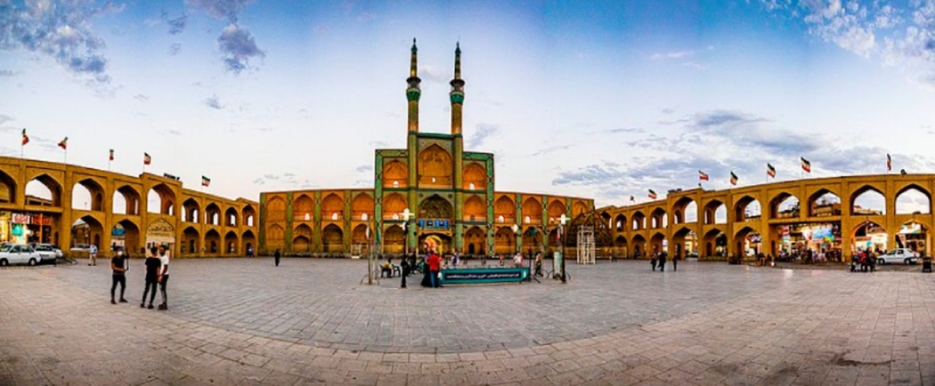 میدان امیر چخماق یزد و بناهای اطراف آن