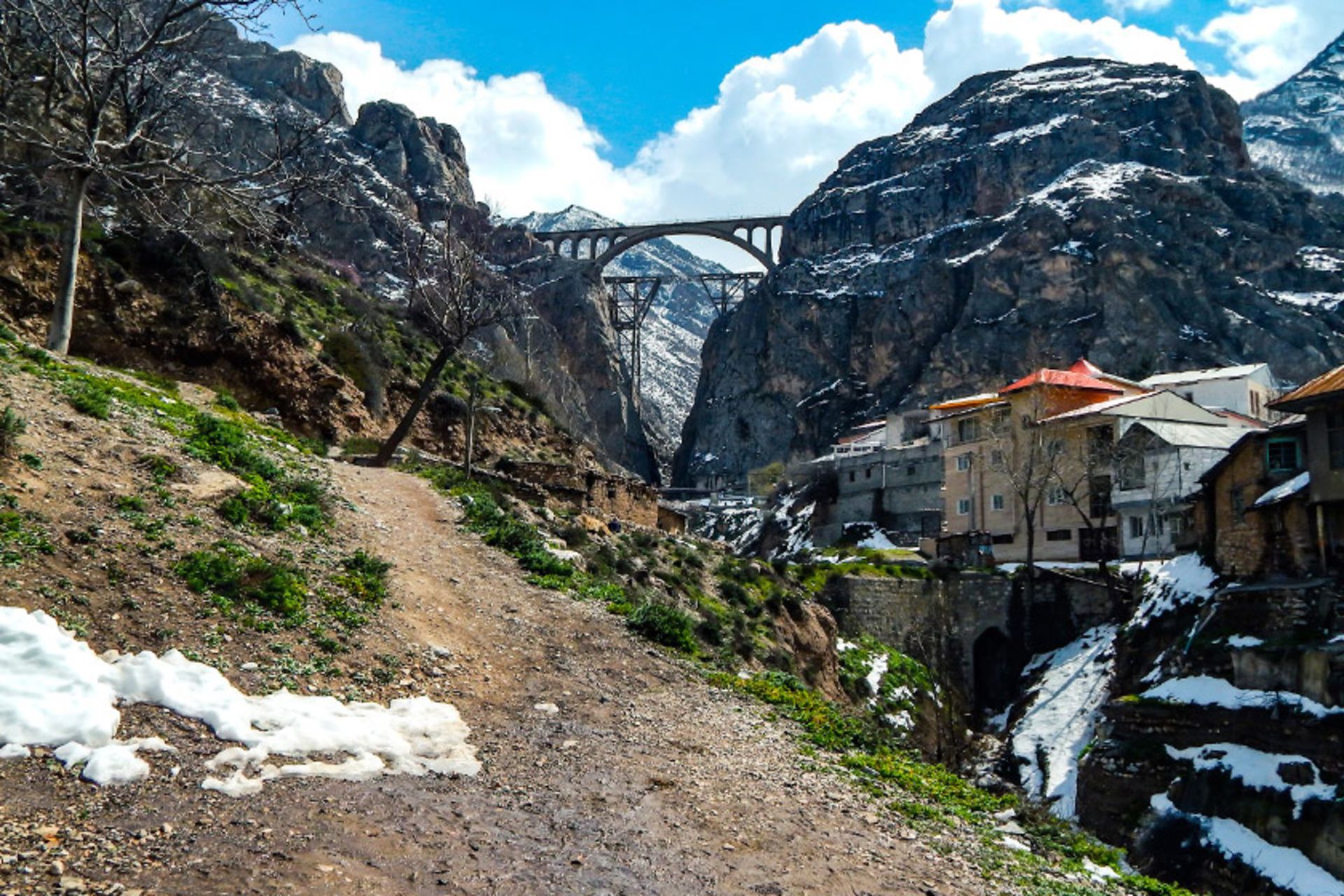 پل ورسک در کنار روستای ورسک